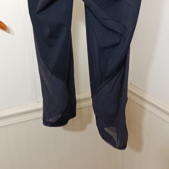 Lululemon 4oz (A68) Lululemon black yoga athletic cropped leggings - Picture 7 of 9